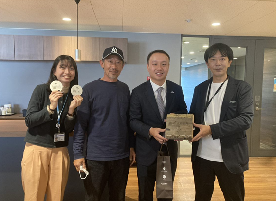 /upload/news/content/シンガポール家具工業会の視察画像3.png